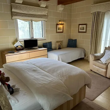 ホームステイ セルムネット マルタ ナッシャー